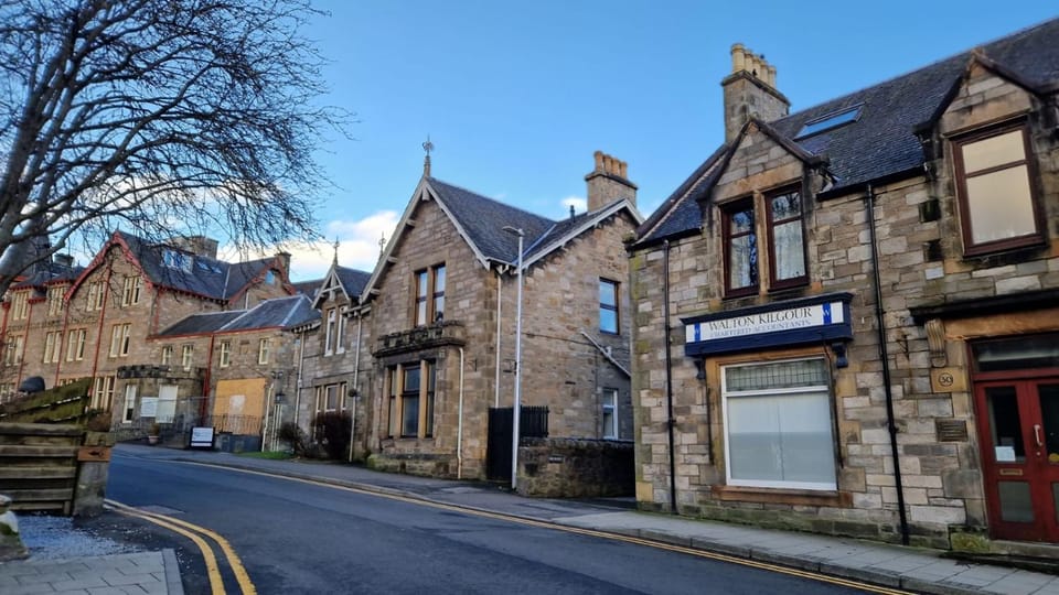 Property building, Street view, Location