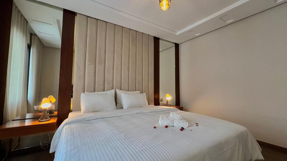 Bed, Photo of the whole room, Bedroom, towels