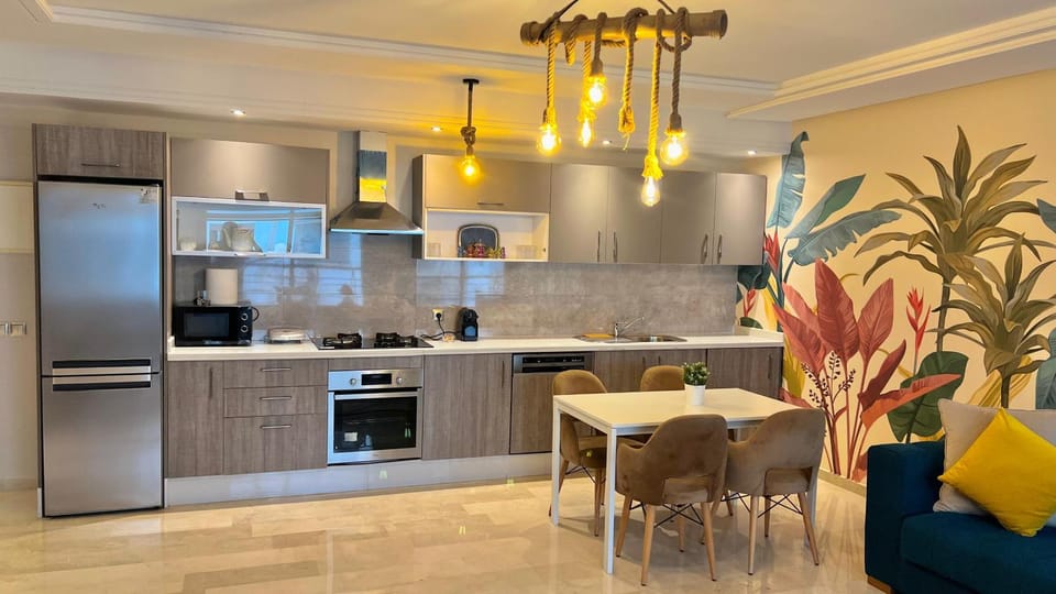 Kitchen or kitchenette, Dining area, dishwasher, minibar, oven, stove, toaster