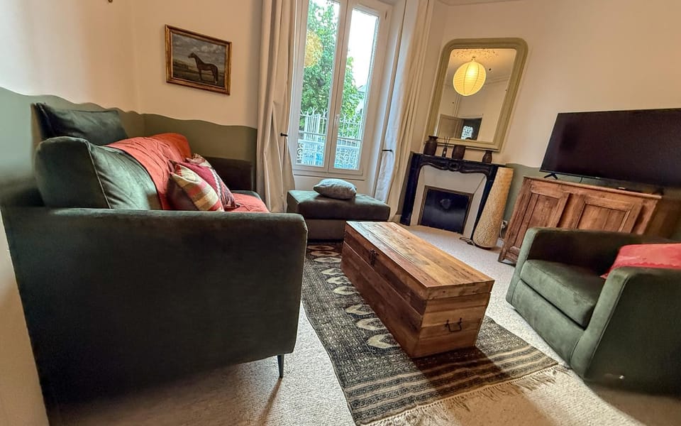 Communal lounge/ TV room, TV and multimedia, Living room