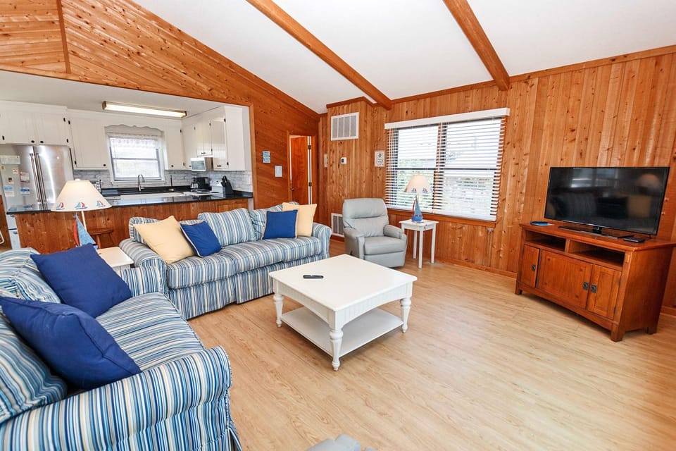 Semi-Oceanfront, Close to Beach Access! SA2, Wadel House in Duck