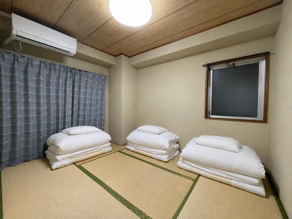 Photo of the whole room, air conditioner