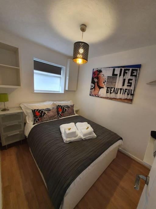 Crash pad in Luton Town Apartment in Luton