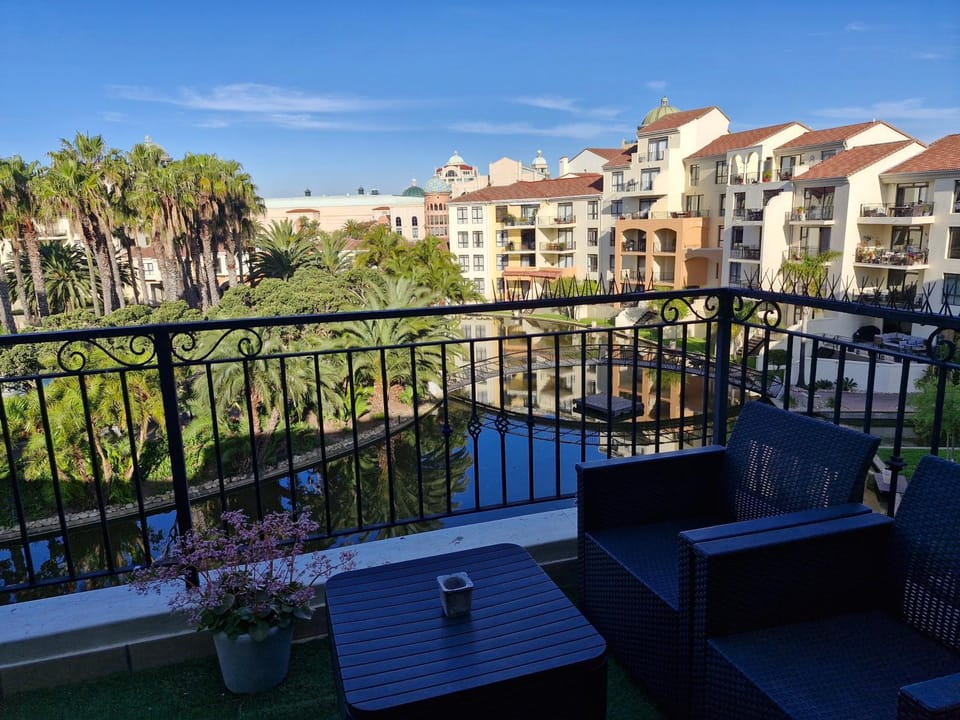 Property building, Day, View (from property/room), Balcony/Terrace
