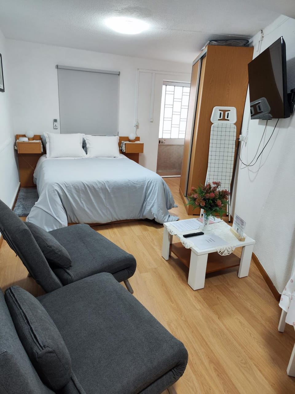 Communal lounge/ TV room, Bed, TV and multimedia, Living room, Bedroom