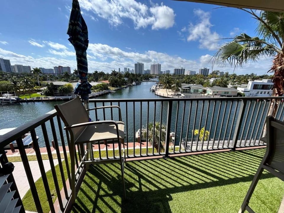 Beautiful Water View Golden Isles Apartment in Hallandale Beach