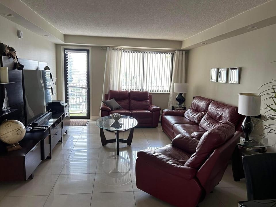 Beautiful Water View Golden Isles Apartment in Hallandale Beach