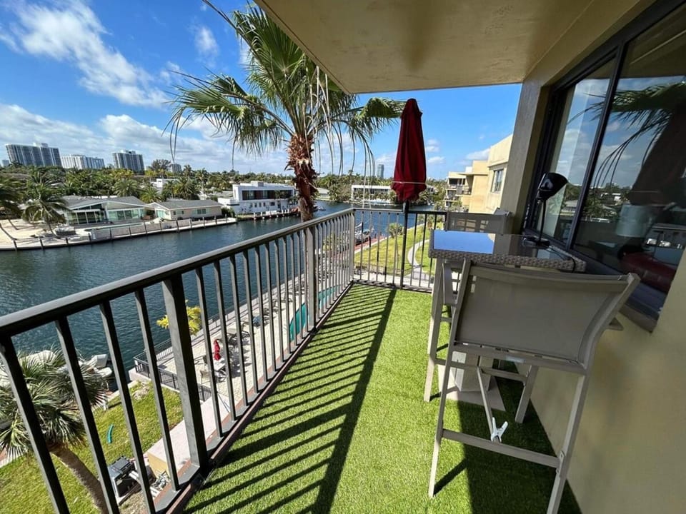 Beautiful Water View Golden Isles Apartment in Hallandale Beach