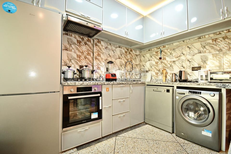 Coffee/tea facilities, Kitchen or kitchenette, dishwasher, oven, stove, toaster, washing machine, dryer