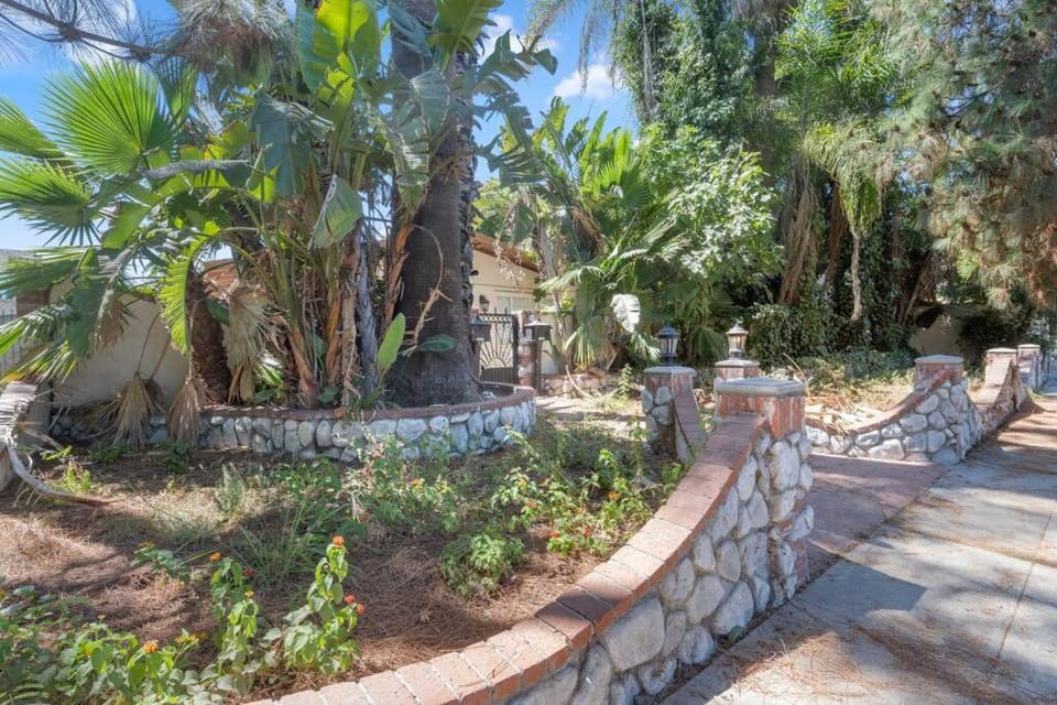 Woodland Victory Hideaway House in Winnetka