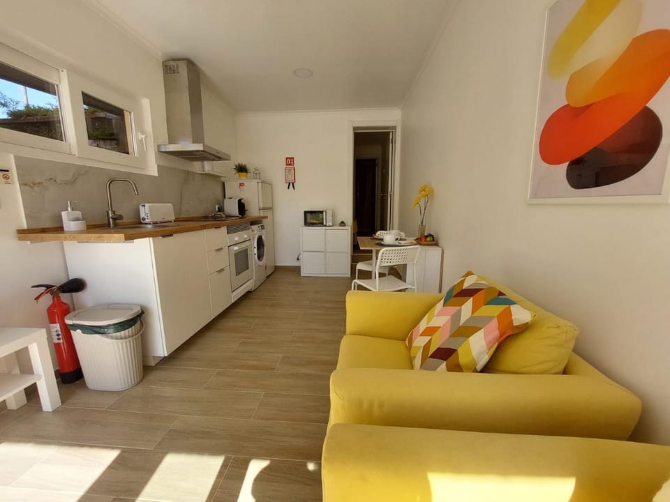 Kitchen or kitchenette, Living room