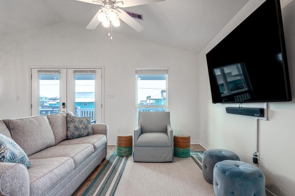 Gulf Shores Cottage w/ Water Views, Walk to Beach! House in West Beach