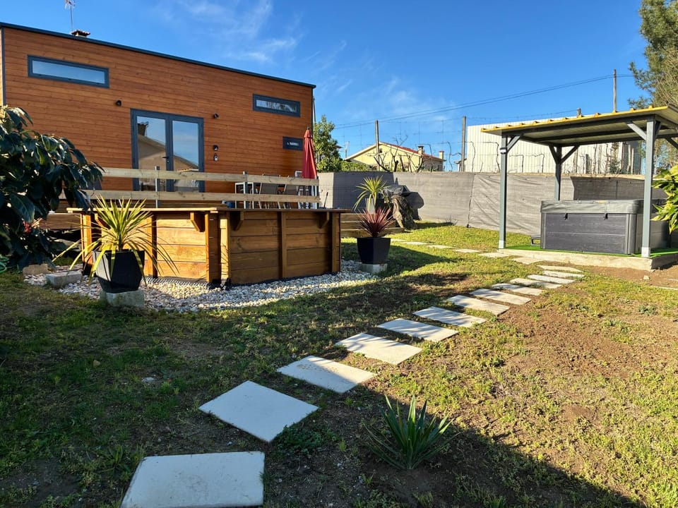 Day, Garden view
