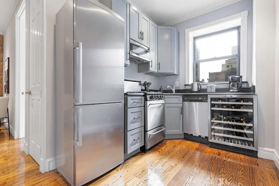 Kitchen or kitchenette, dishwasher, oven, stove