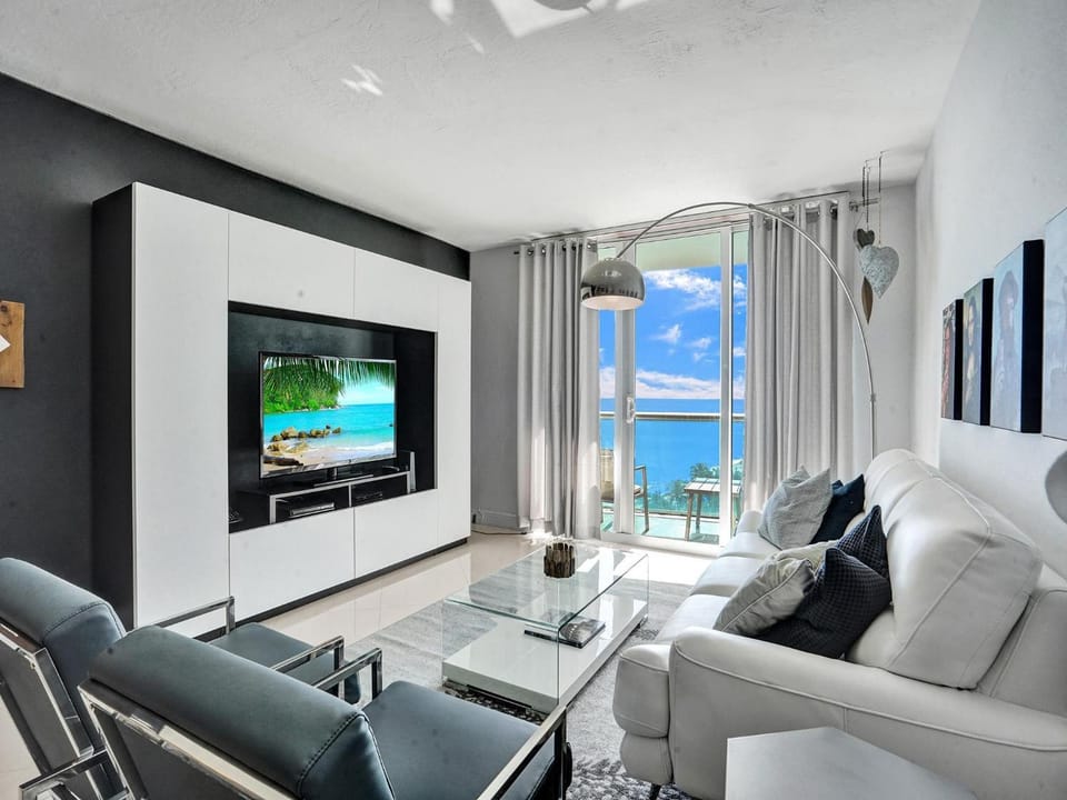 Tides N-11g House in Hollywood Beach
