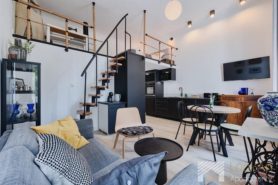 TV and multimedia, Kitchen or kitchenette, Living room, Seating area, Dining area