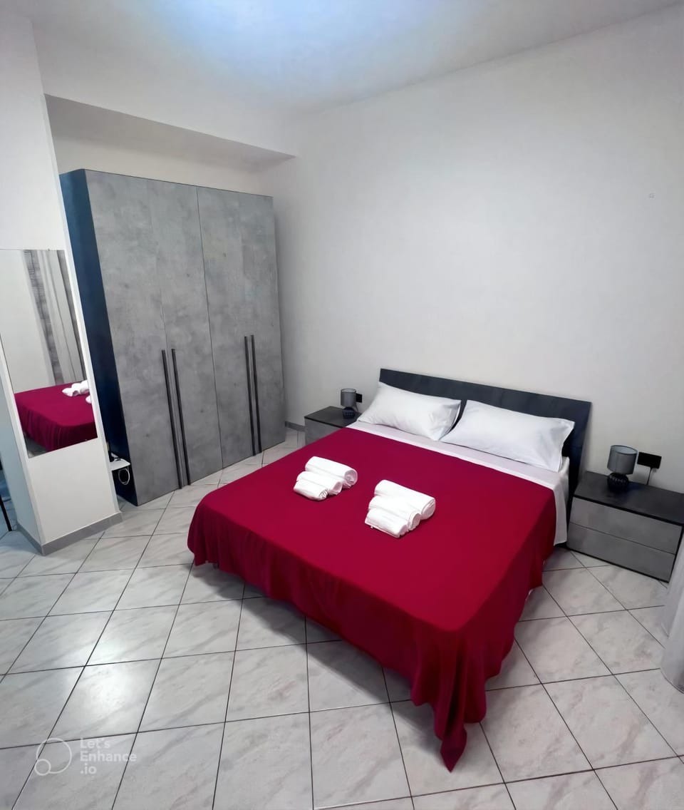 Bed, Bedroom, towels, wardrobe