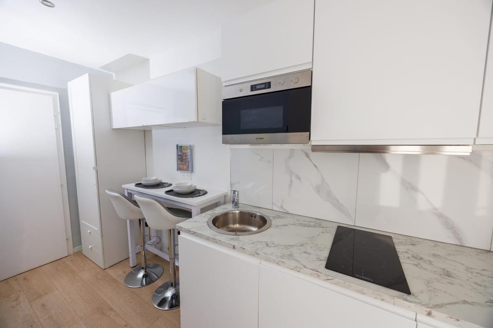 Kitchen or kitchenette, stove