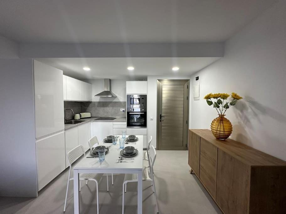 Kitchen or kitchenette, Dining area, toaster