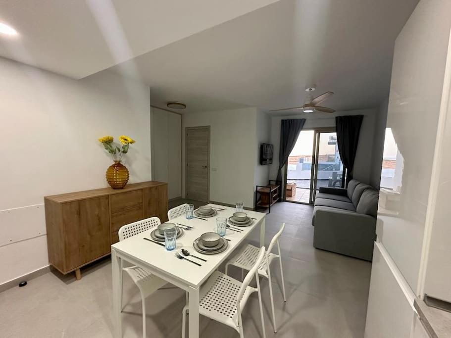 Kitchen or kitchenette, Seating area, Dining area