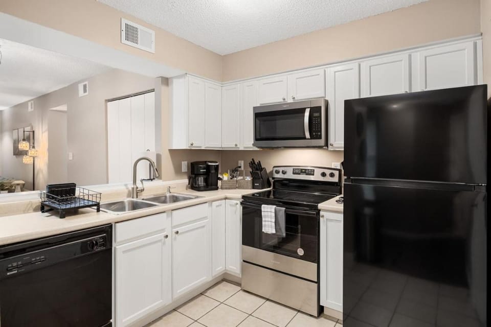 Whispering Willow Retreat 2BD 2BA Nature Oasis House in Peoria