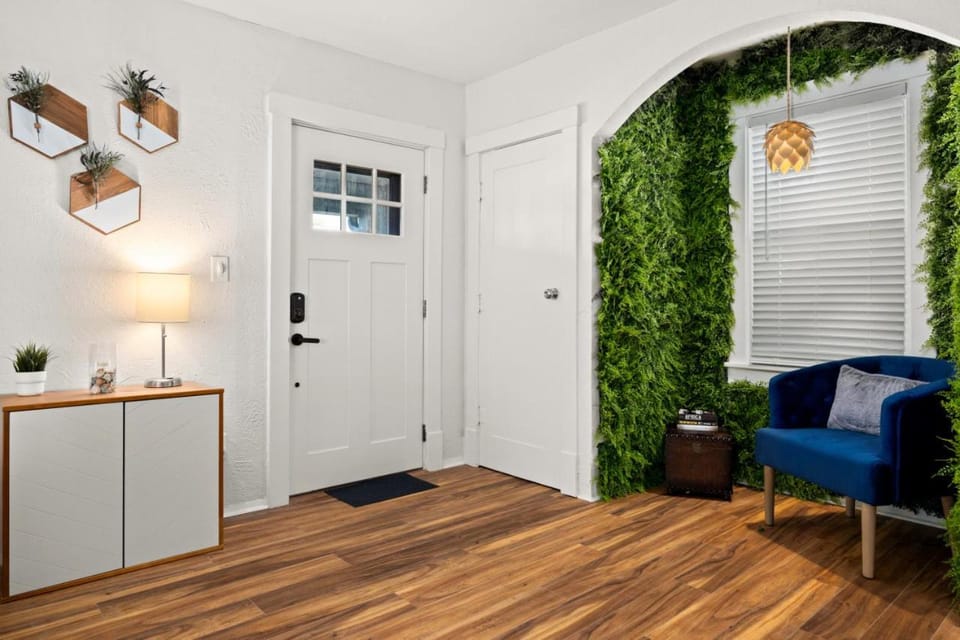 The Heights Hideaway 2BR Gem House in Peoria