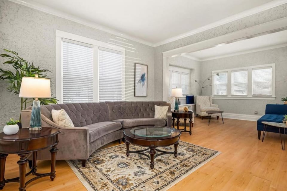 Retreat on Rouse Cozy 2BD Bursting with Color House in Peoria