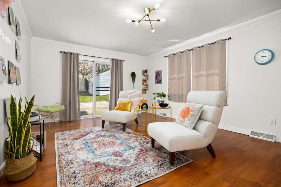 Heights Records - a trendy 2BD House in Peoria