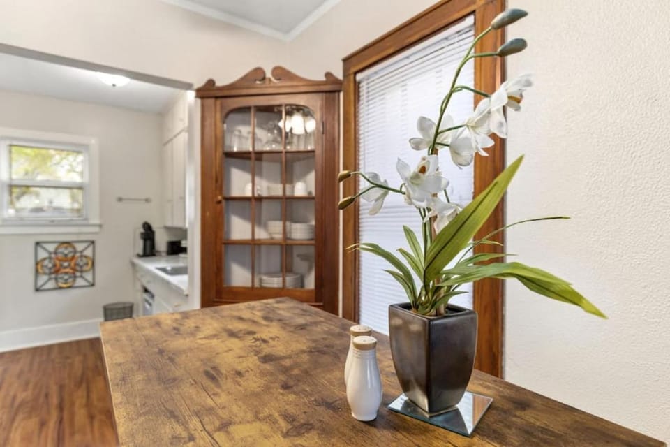 Cheerful 2 BD with Backyard House in Peoria