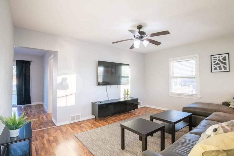 ABODE ON ATLANTIC - Spacious 2BD in the Heights House in Peoria