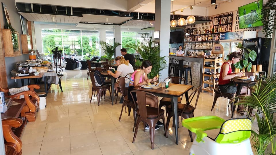 Restaurant/places to eat, People, Lounge or bar, Banquet/Function facilities, Seating area