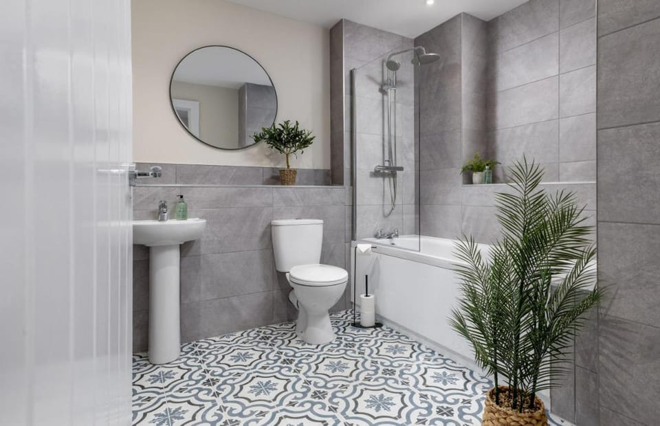 Shower, Toilet, Bathroom, Bath