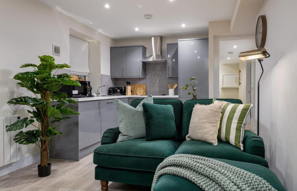 Kitchen or kitchenette, Living room, Seating area, pet friendly, stove