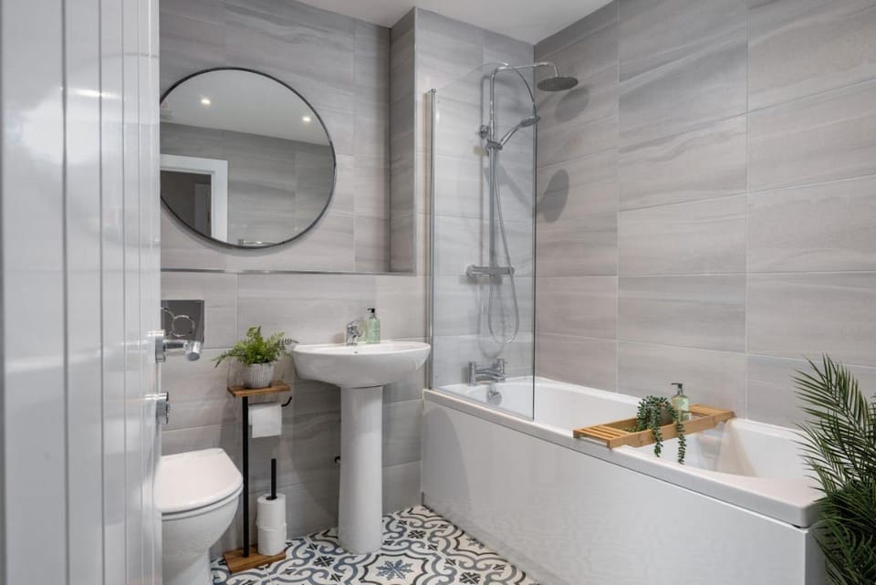 Shower, Toilet, Bathroom, Bath