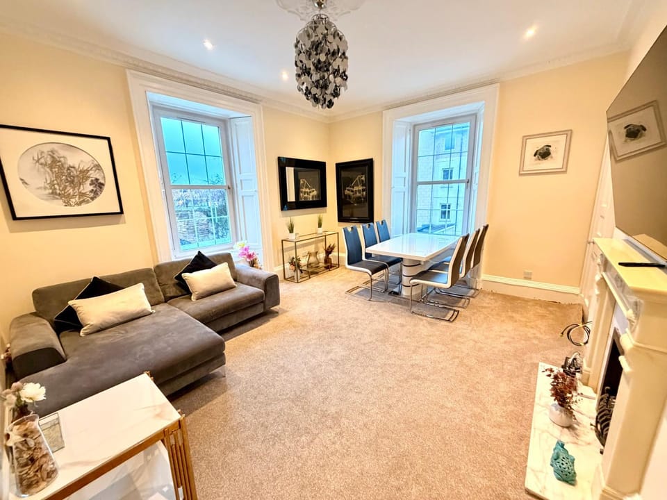 Georgian Luxury Apartment - Fast Broadband WiFi - Parking Available Apartment in Edinburgh