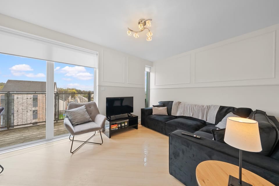 Modern 2 bedroom penthouse with free parking House in Stirling