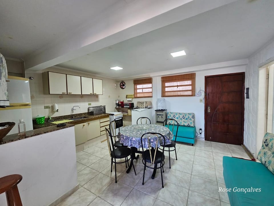 Kitchen or kitchenette, Dining area, oven, stove
