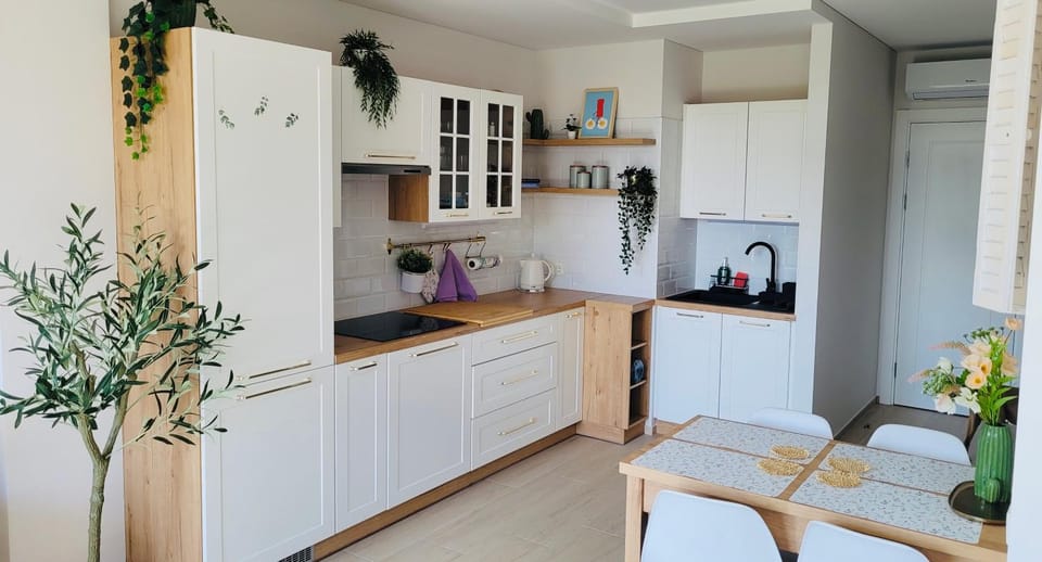 Kitchen or kitchenette, Dining area, minibar, pet friendly, stove