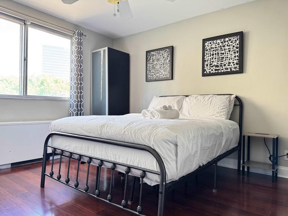ATL Downtown 2 Bedroom Condo Free Parking LM302 House in Atlanta