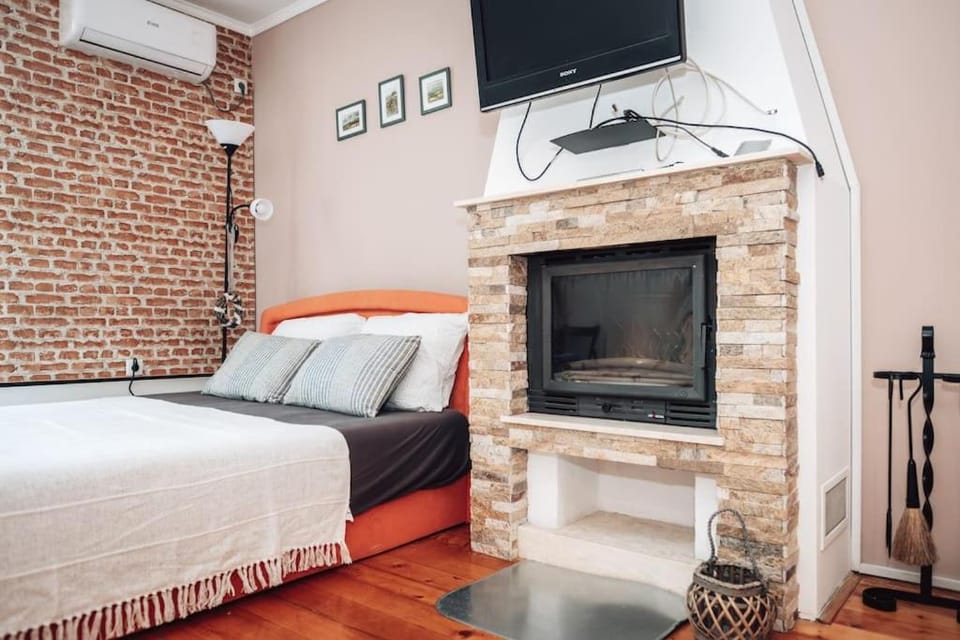 Bed, fireplace