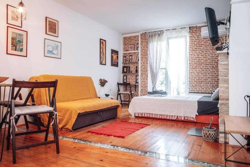 Bed, Living room, Seating area, Bedroom