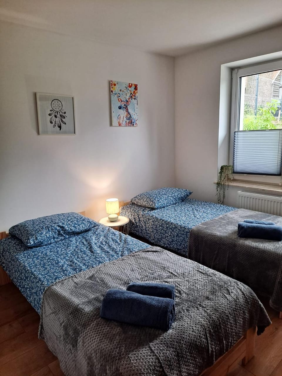 Bed, Photo of the whole room, towels