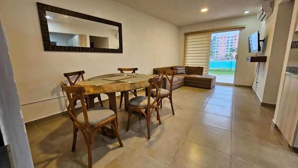 TV and multimedia, Kitchen or kitchenette, Living room, Dining area