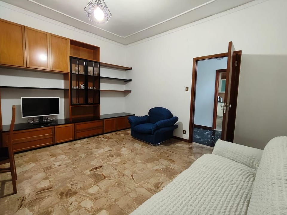 TV and multimedia, Living room, Evening entertainment