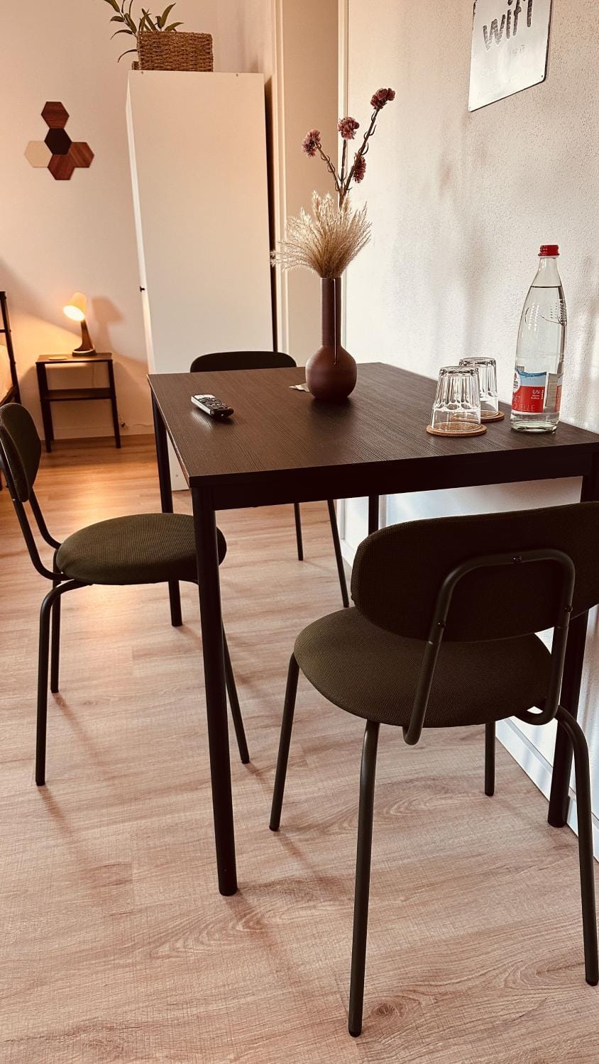 Seating area, Dining area