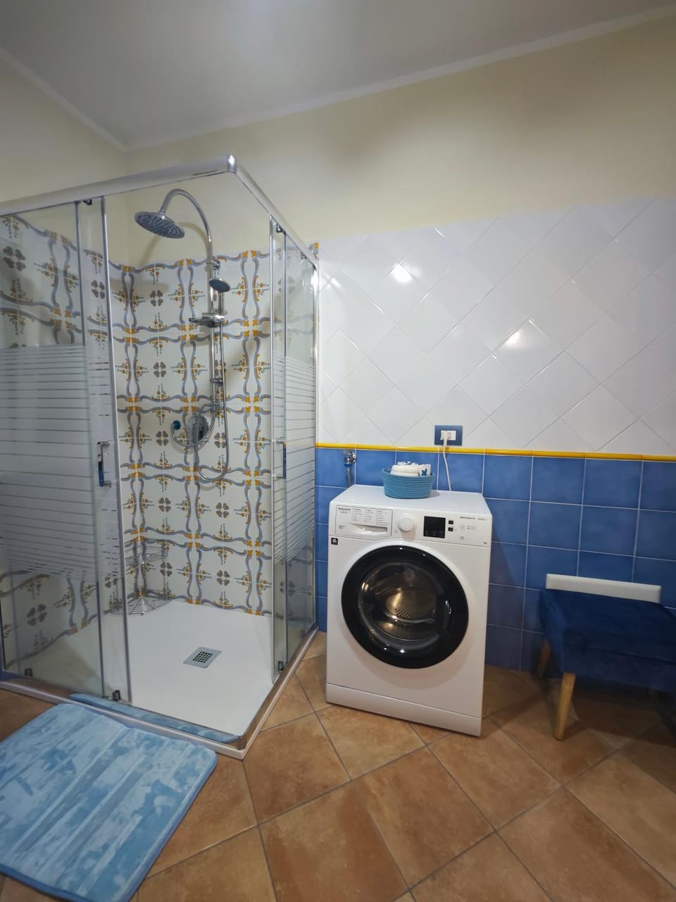 Shower, Bathroom, washing machine