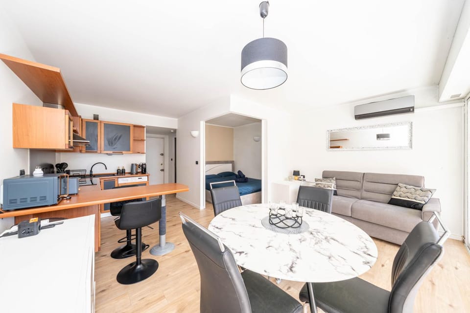 Kitchen or kitchenette, Living room, Dining area, stove