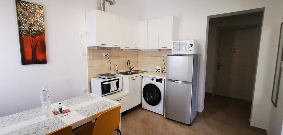 Kitchen or kitchenette, microwave, oven, stove, washing machine, dryer, kitchen