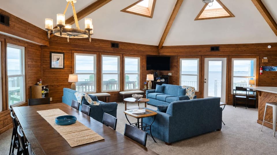 Ocean front Pompous Pelican 6 br 6 ba house House in Nags Head
