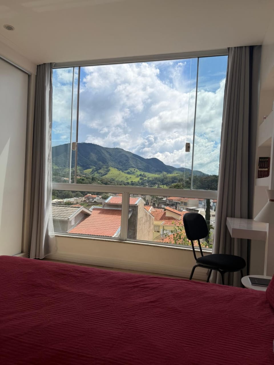 Sobrado com terraço gourmet e vista espetacular Apartment in Águas de Lindóia